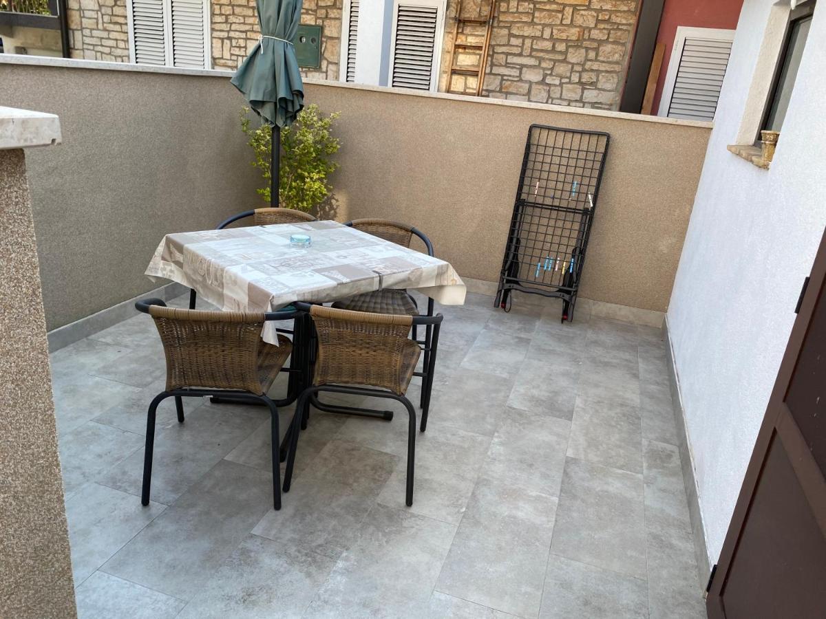 Apartments Tin Ровінь Екстер'єр фото