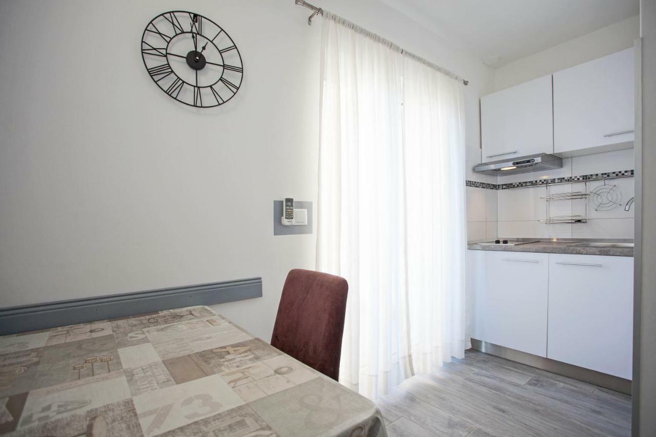 Apartments Tin Ровінь Екстер'єр фото